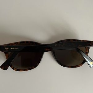 Lucky brand women’s Sunglasses ✨🧡